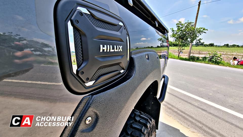 ชุดแต่งฝาปิดถังน้ำมันแท้ Toyota ฟอร์จูนเนอร์