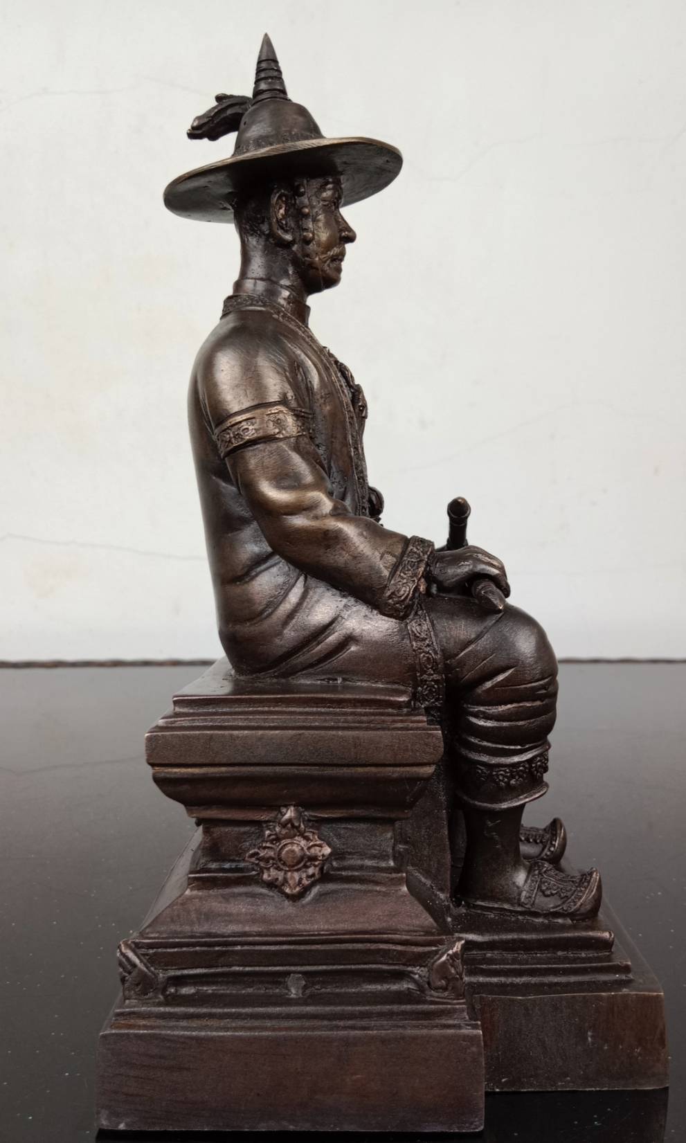 481.พระบรมรูปหล่อสมเด็จพระเจ้าตากสินมหาราช ทรงประทับนั่งบัลลังก์