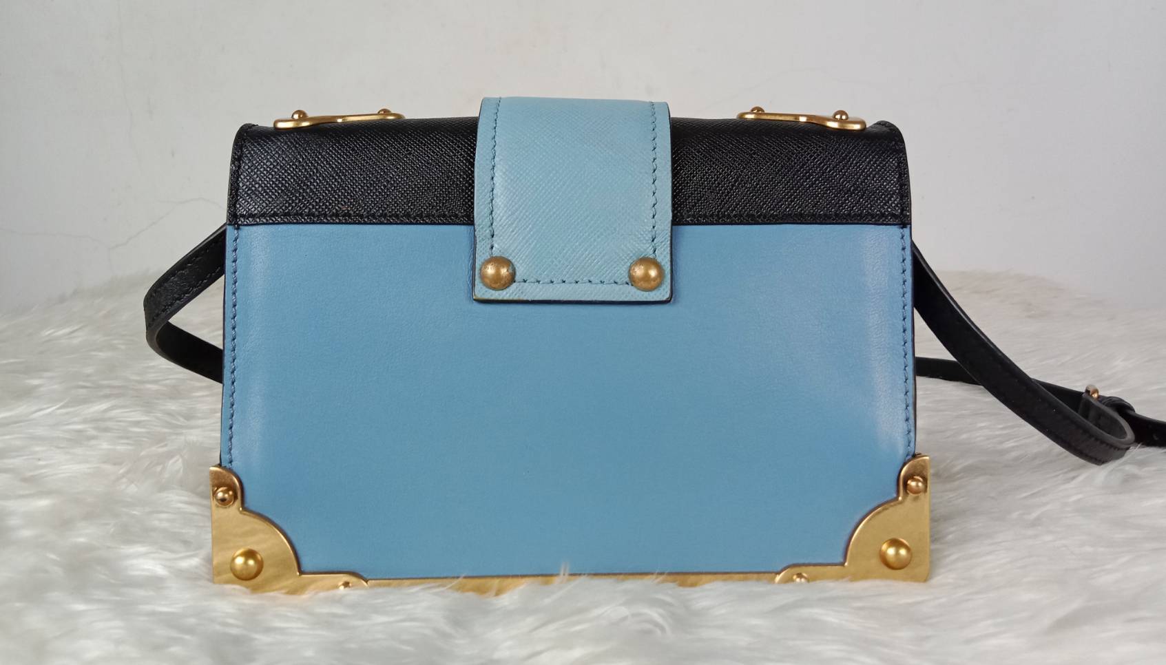 กระเป๋า PRADA Saffiano Shoulder Bag Saffiano leather Blue Gold Auth ar12338A Golden