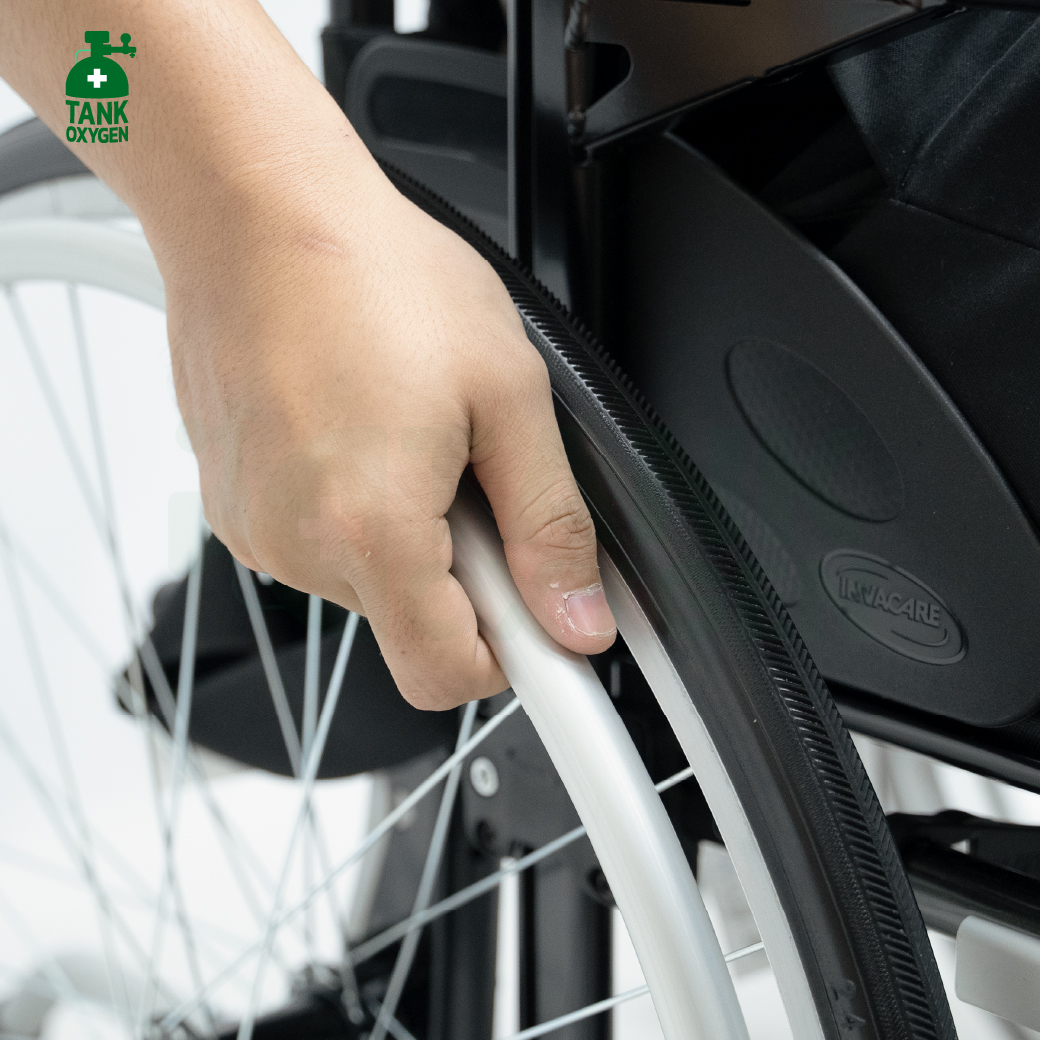รถเข็นผู้ป่วย วีลแชร์ผู้สูงอายุพกพา รุ่นใหม่ ยี่ห้อ Invacare รุ่น Action 2NG Transit Lite รับประกัน 2 ปี