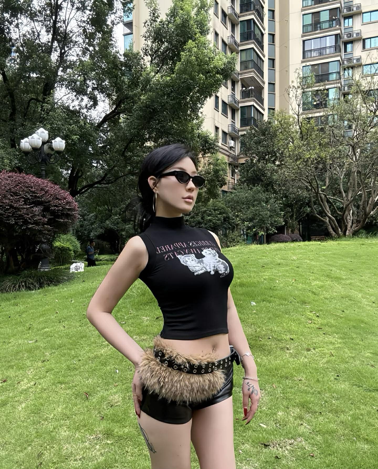 เข็มขัด คาวบอย แต่งขนนุ่มฟู ยอดฮิต พร้อมส่งในไทย