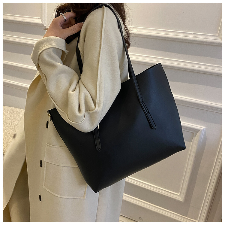 กระเป๋า สะพายไหล่ ใบใหญ่ รหัส Bag