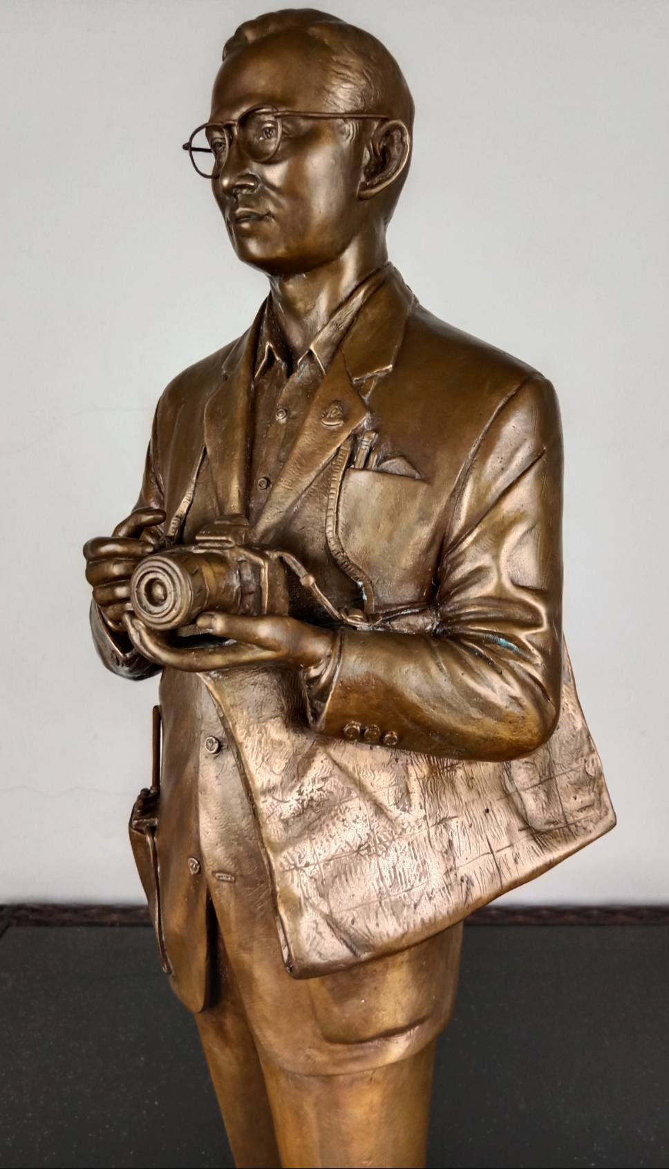 526.พระบรมรูปหล่อในหลวงรัชกาลที่9 พระบาทสมเด็จพระปรมินทรมหาภูมิพลอดุลยเดช "ทรงงาน"(จำลอง)