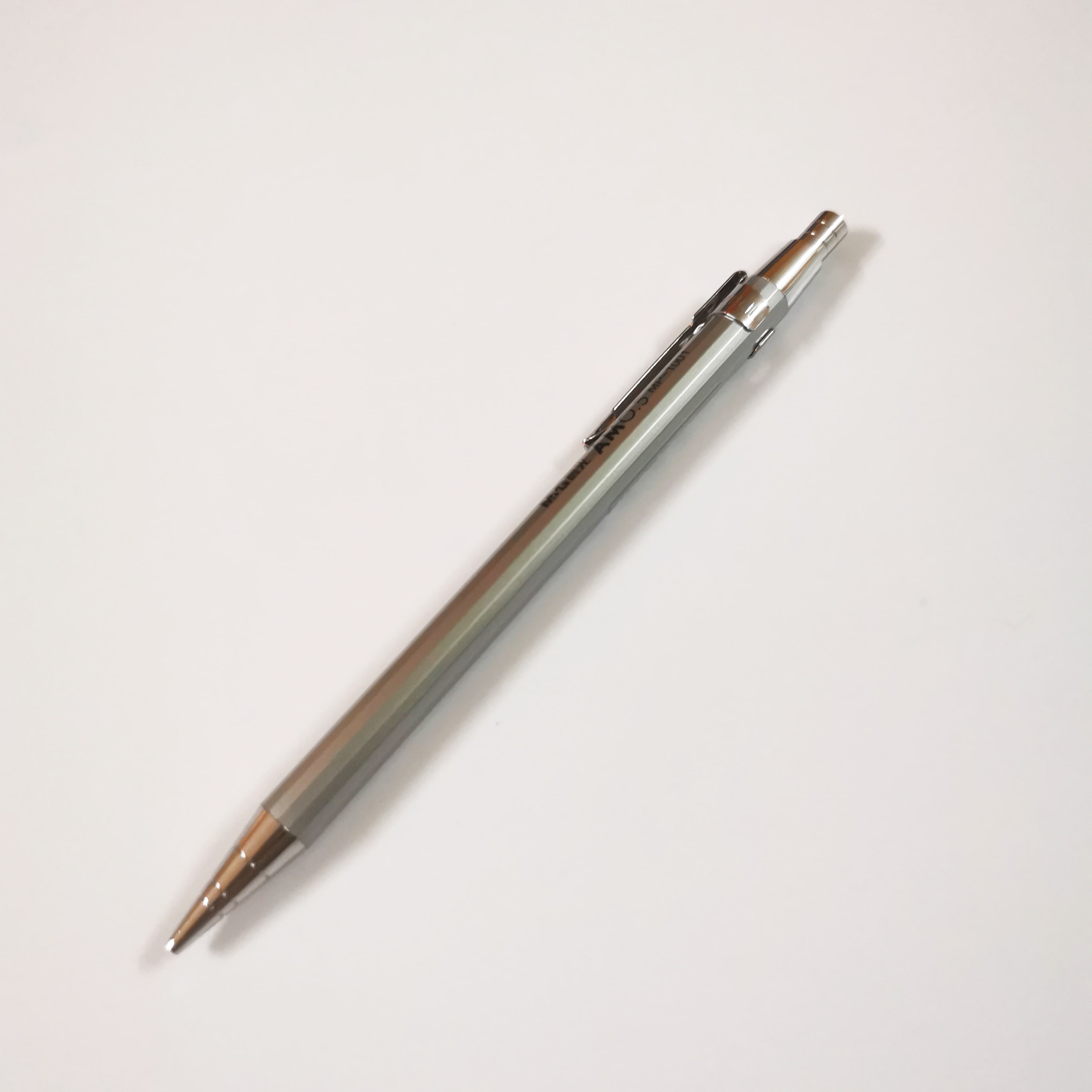 ดินสอกดโลหะ 0.5 Silver (M&G)