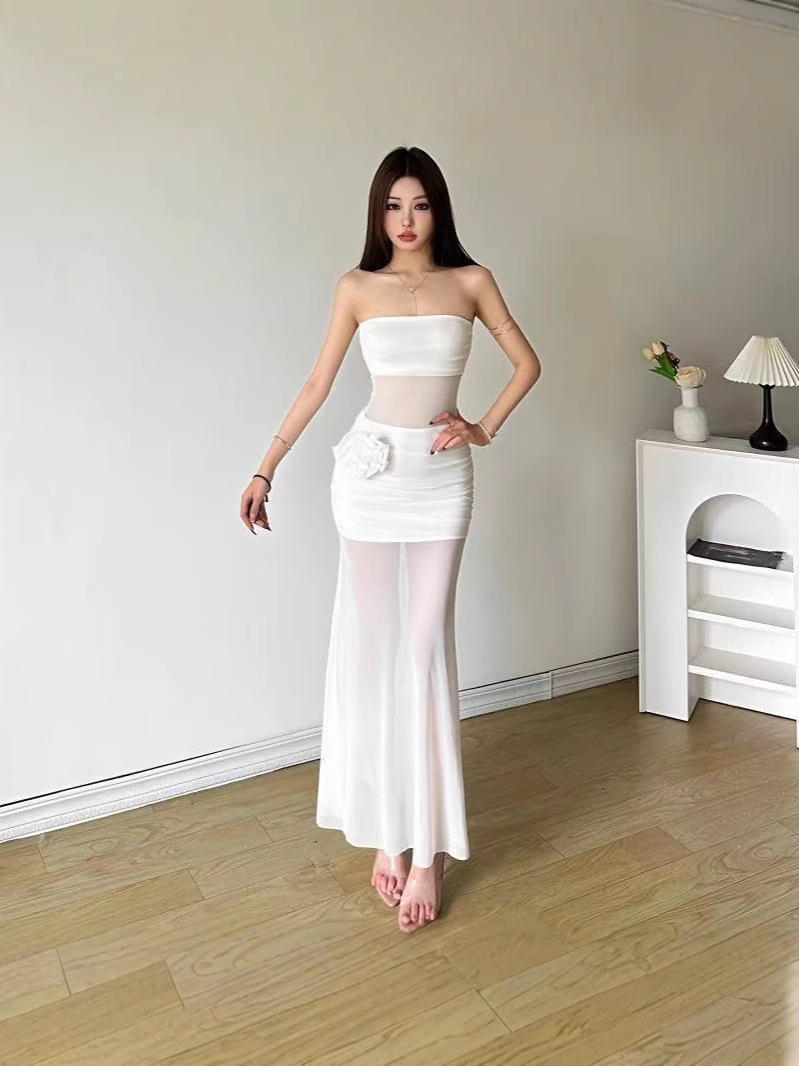 ชุดเดรสเกาะอก ซีทรู พร้อมเข็มกลัดช่อกุหลาบ พร้อมส่ง