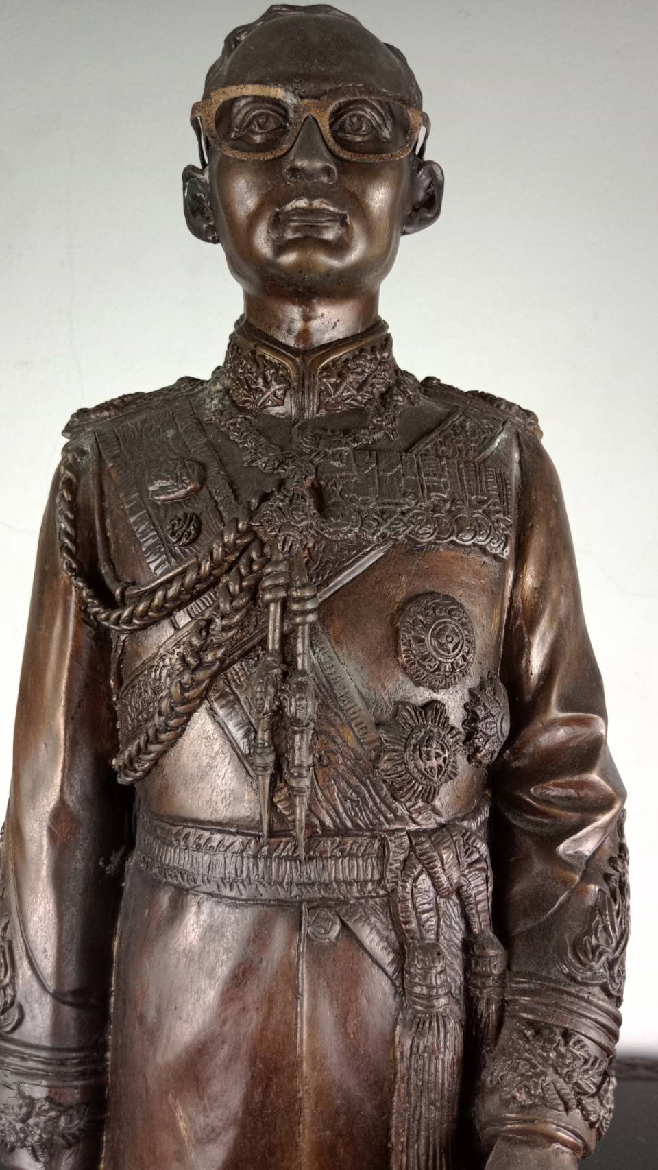 30.พระบรมรูปหล่อโลหะในหลวงรัชกาลที่9 พระบาทสมเด็จพระปรมินทรมหาภูมิพลอดุลยเดช(รมดำ)