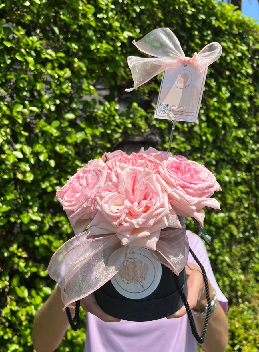 Fresh Flower Rose Box กล่องดอกกุหลาบจีน สีชมพู Size S คัดเกรด จำนวน 9-10 ดอก พร้อมตกแต่ง