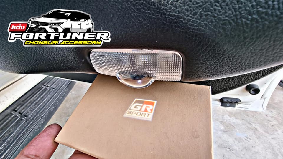 ไฟประตูส่องพื้นไฟประตู GRsport โตโยต้า ฟอร์จูนเนอร์