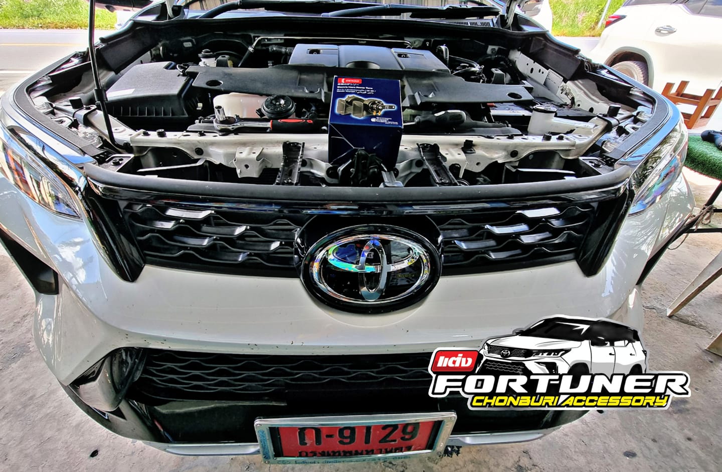 โลโก้แก้วสำหรับด้านหน้า แท้ศูนย์ โตโยต้า ฟอร์จูนเนอร์