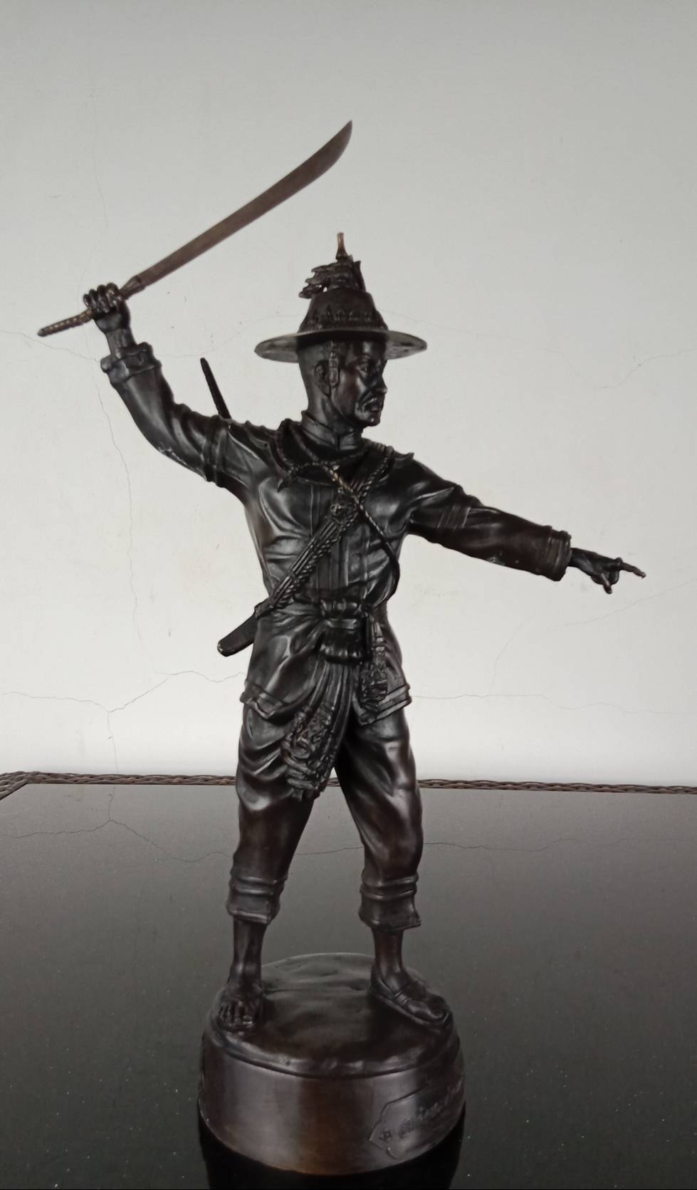 410.พระบรมรูปหล่อสมเด็จพระเจ้าตากสินมหาราช ทรงยืน