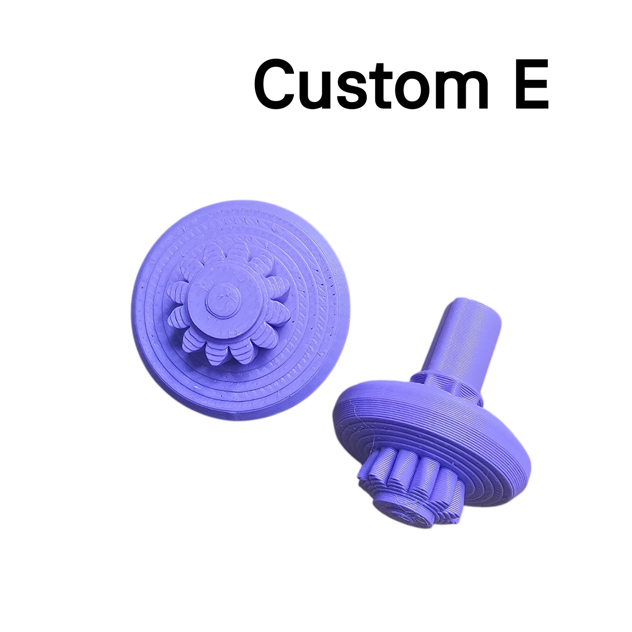 Custom Bit สำหรับ ใส่เล่น เป็นแบบปริ้น 3D ใส่เล่นได้เท่านั้น ไม่สามารถนำไปลงแข่งได้ รุ่นใหม่จะทำแต่สีม่วง เพื่อไม่ให้สับสนกับของแท้ รูปทรง และ อาการ ใกล้เคียง 90%+