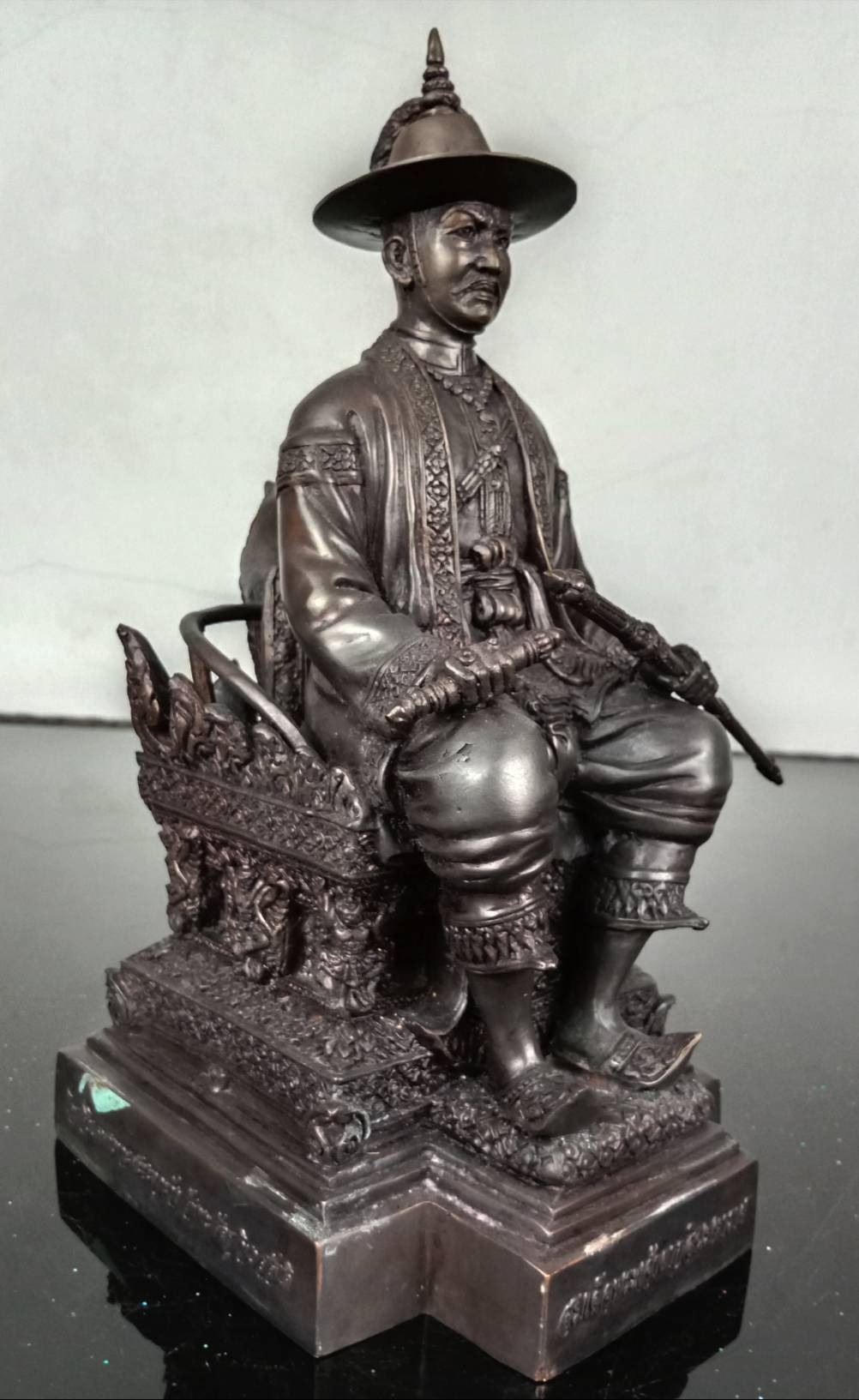 483.พระบรมรูปหล่อสมเด็จพระเจ้าตากสินมหาราช ทรงประทับนั่งบัลลังก์