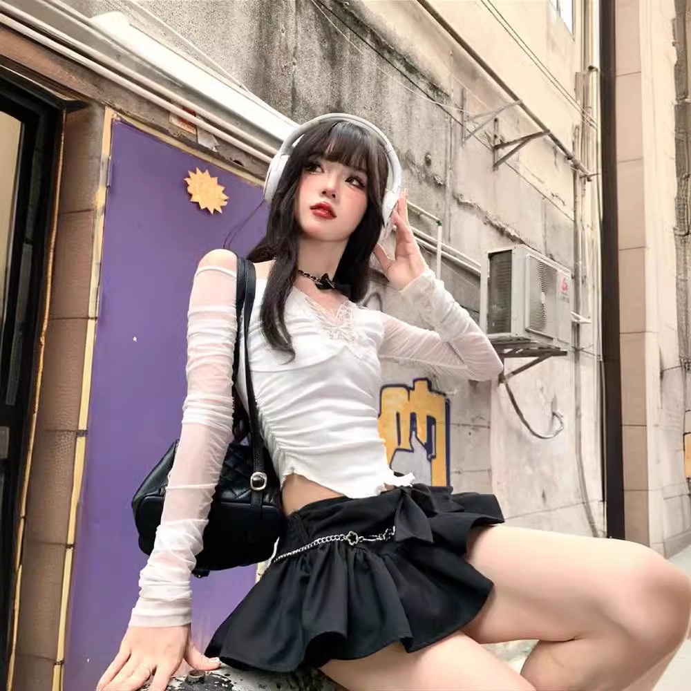 (จัดส่งจากกรุงเทพฯ) เสื้อครอปแขนยาว ผีเสื้อหน้าอก เสื้อเข้ารูป CN2425