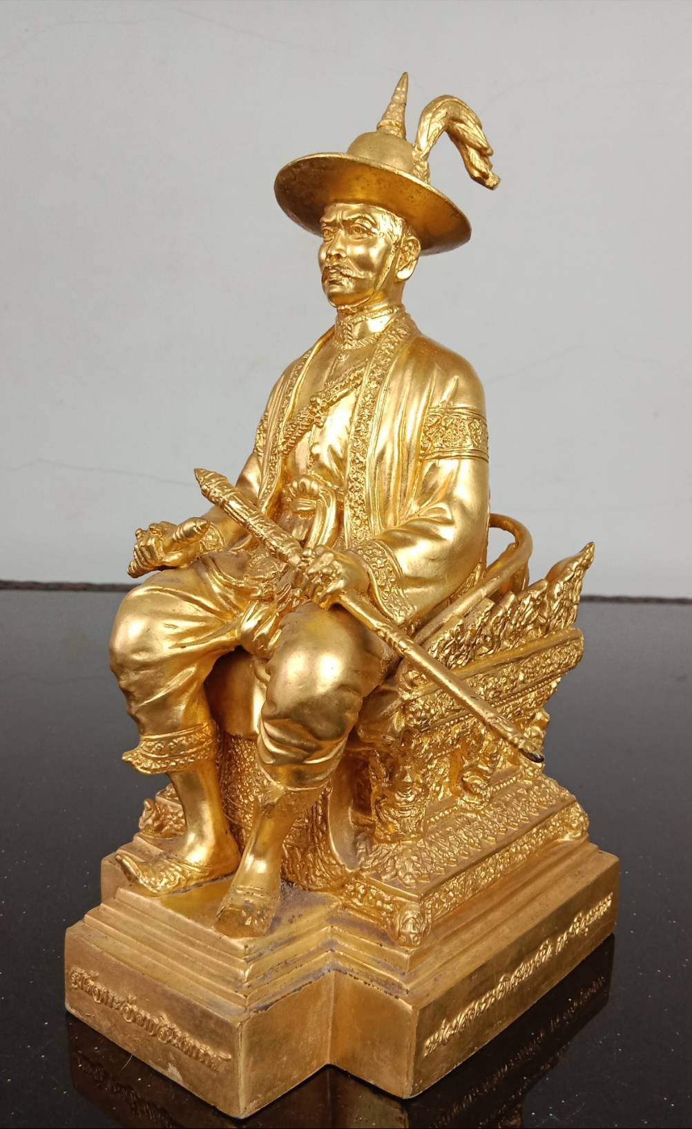 593.พระบรมรูปหล่อสมเด็จพระเจ้าตากสินมหาราช ทรงประทับนั่งบัลลังก์