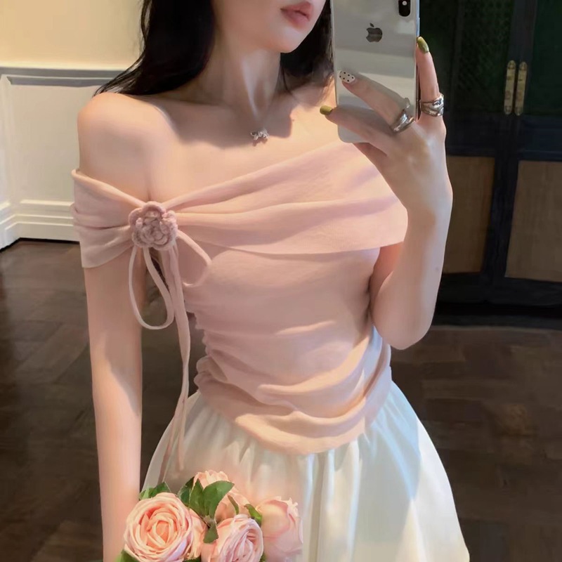 เสื้อปาดไหล่ ไหมพรม ดอกไม้ รหัส A402