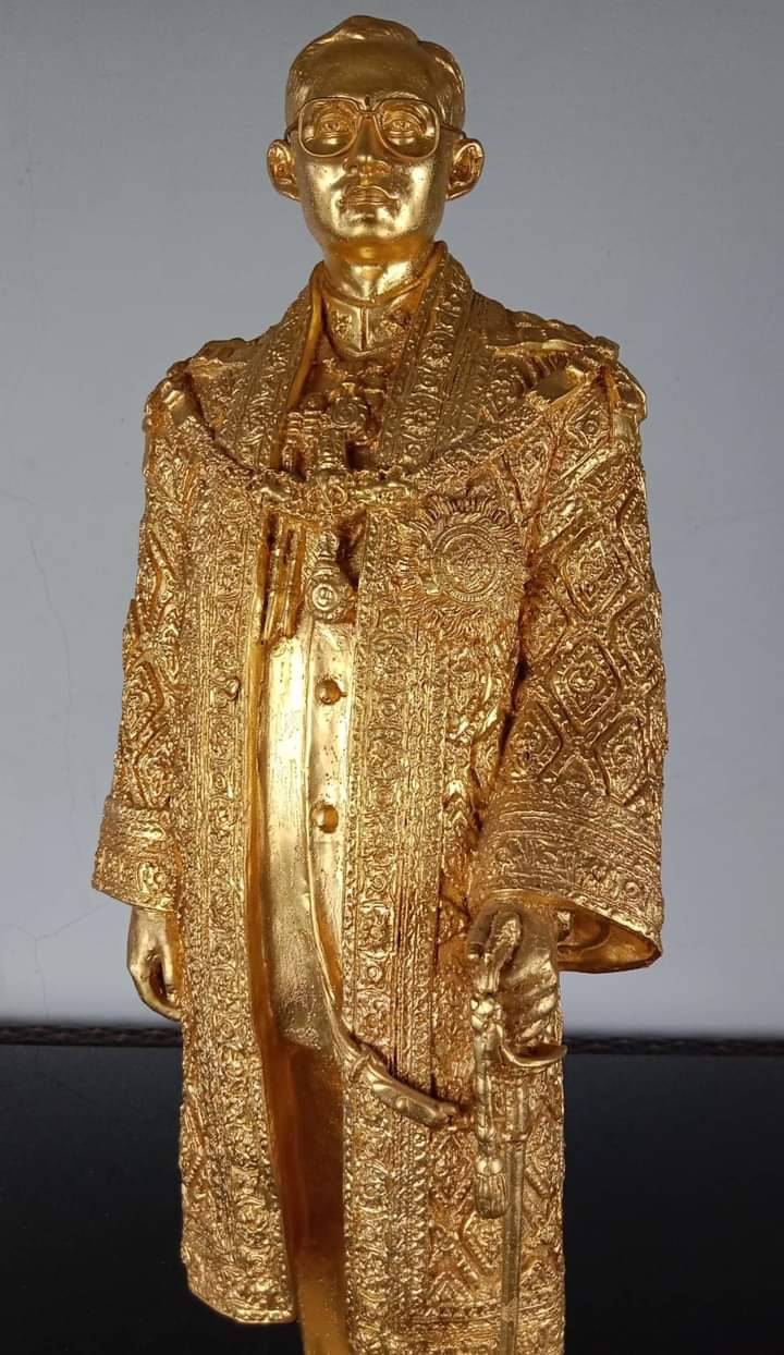 482.พระบรมรูปหล่อในหลวงรัชกาลที่9 พระบาทสมเด็จพระปรมินทรมหาภูมิพลอดุลยเดช(ทอง)