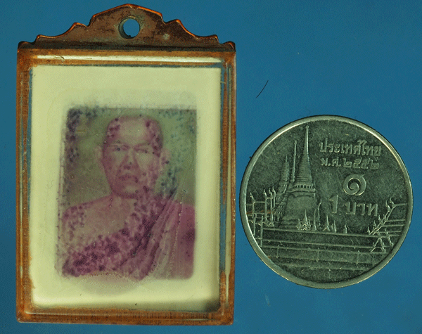 B2219 รูปถ่ายไม่ทราบอาจารย์ และปีสร้าง เลี่ยมพลาสติกเก่า 4