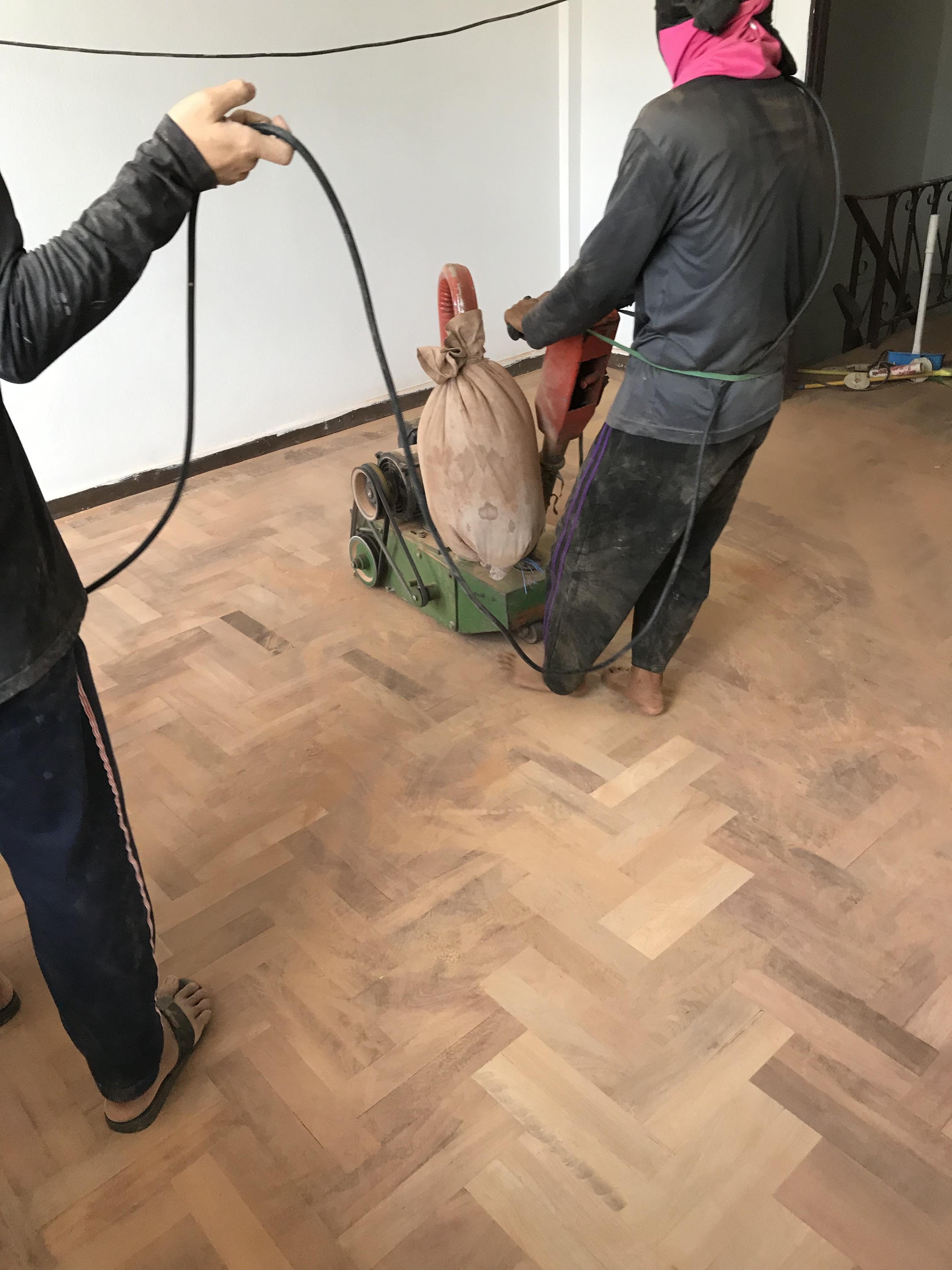 ขัดพื้นปาร์เก้ไร้ฝุ่น