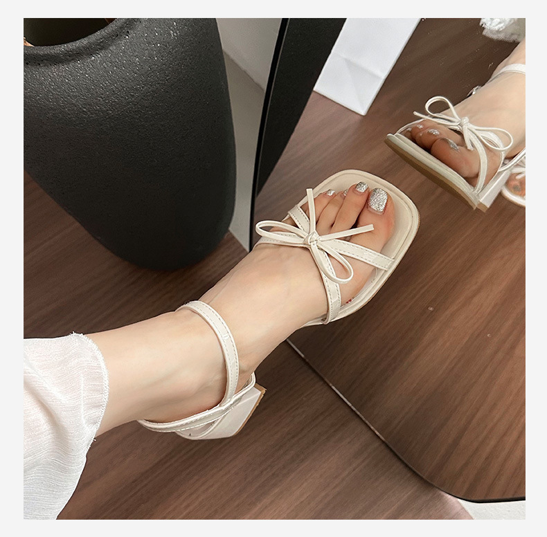 รองเท้าส้นสูง สายรัดข้อ พื้นลายดอกไม้ สูง 2 นิ้ว (SH11862)