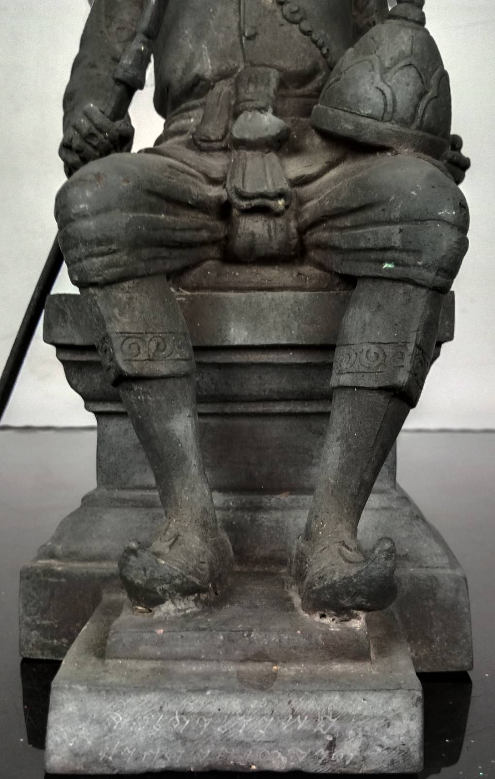 500.พระบรมรูปหล่อสมเด็จพระบวรราชเจ้ามหาสุรสิงหนาท(บุญมา) หรือสมเด็จเจ้าพ่อปากคลองตลาดทรงประทับนั่งบัลลังก์