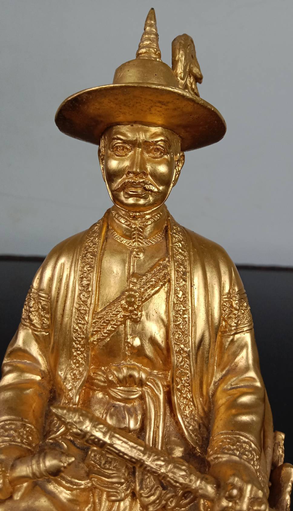 593.พระบรมรูปหล่อสมเด็จพระเจ้าตากสินมหาราช ทรงประทับนั่งบัลลังก์