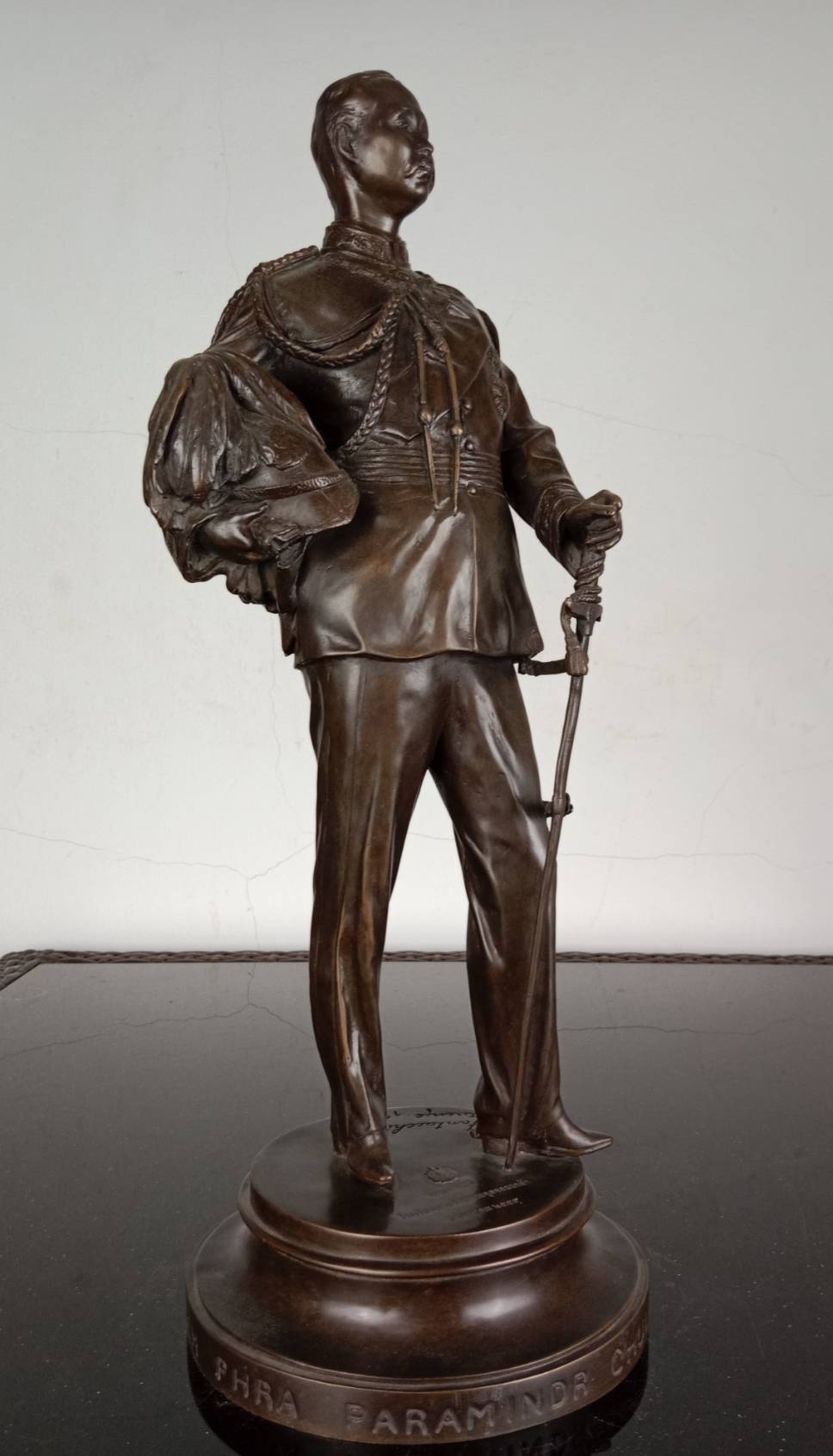 237.พระบรมรูปหล่อในหลวงรัชกาลที่5 พระบาทสมเด็จพระปรมินทรมหาจุฬาลงกรณ์ พระจุลจอมเกล้าเจ้าอยู่หัว ประทับยืน ฐานกลม