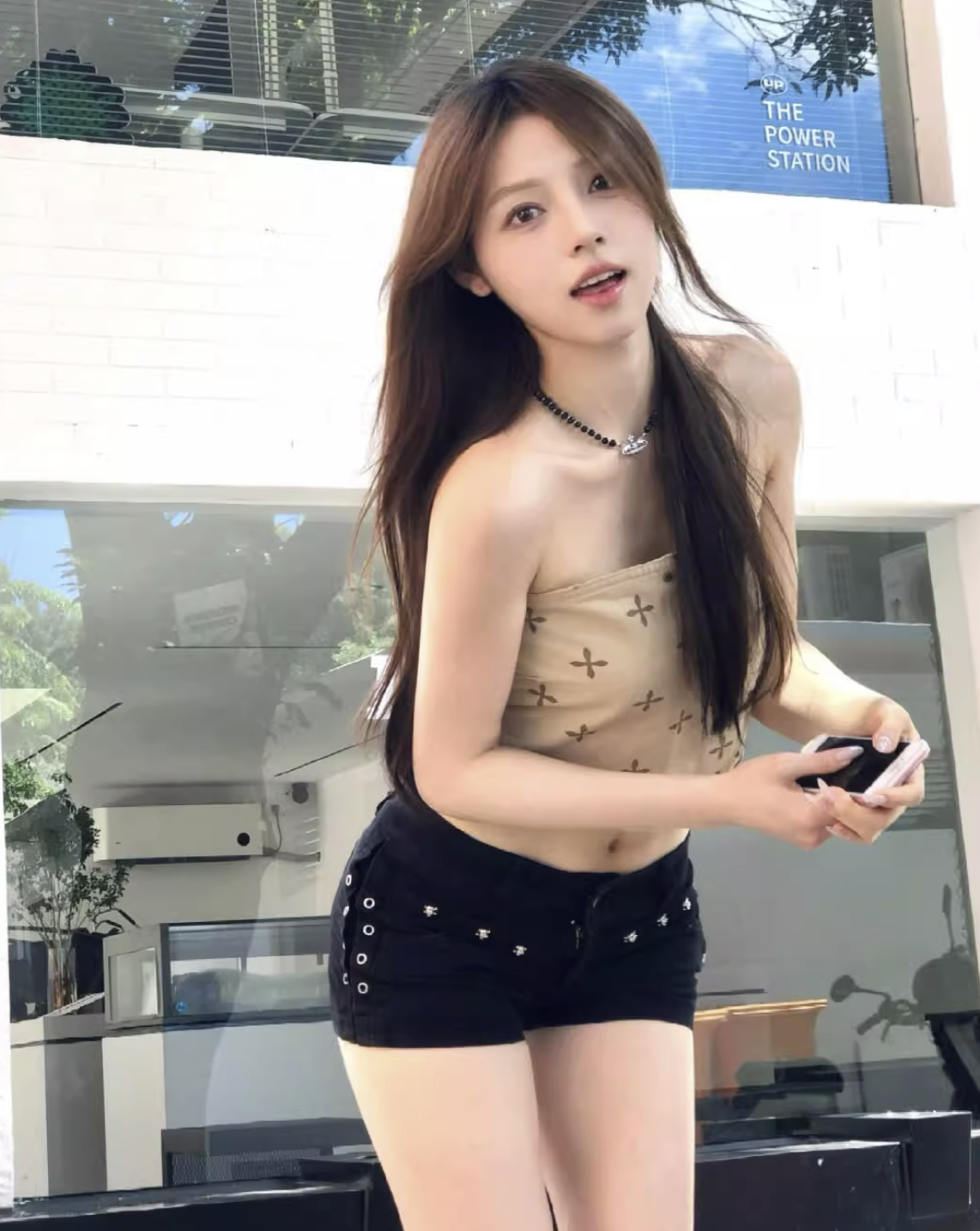 กางเกงขาสั้น เอวต่ำ แต่งหมุด KT8878 พร้อมส่งในไทย