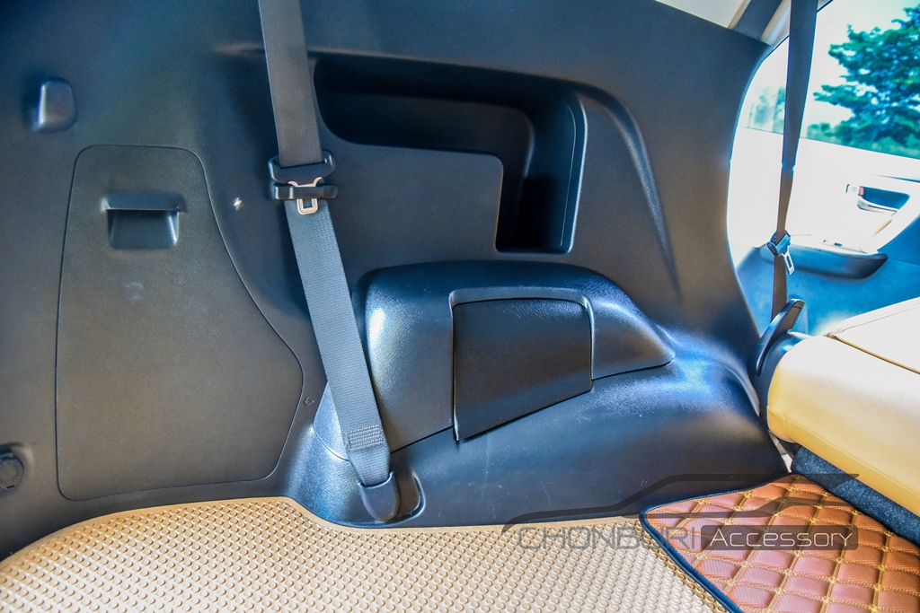 ฝาปิดเบาะแถวสาม GRsport Legender Leader NewFortuner Mc