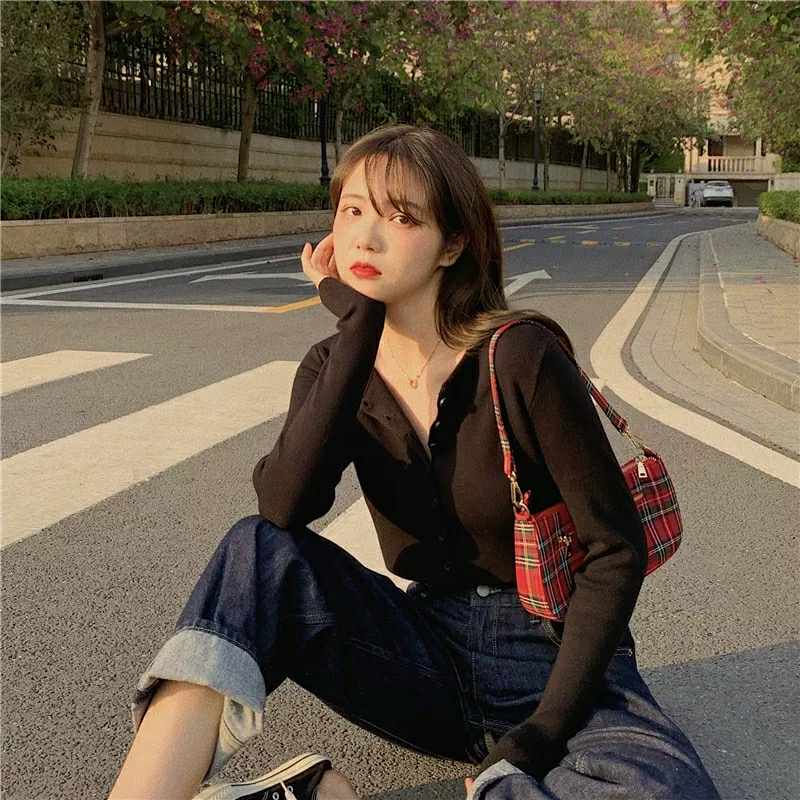 เสื้อครอป แขนยาว ไหมพรม สไตลส์เกาหลี พร้อมส่งในไทย