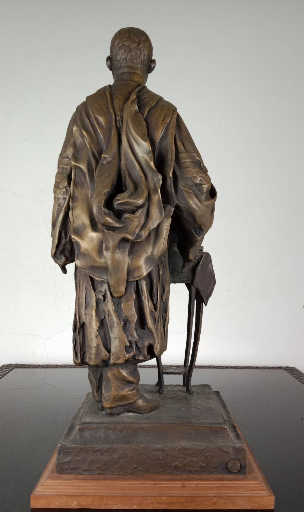 112.พระบรมรูปหล่อในหลวงรัชกาลที่9 พระบาทสมเด็จพระปรมินทรมหาภูมิพลอดุลยเดช ฉลองพระองค์ครุยดุษฎีบัณฑิตกิตติมศักดิ์ของสถาบันบัณฑิตพัฒนบริหารศาสตร์ ประทับยืน