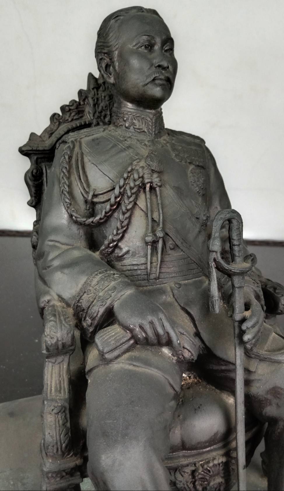 435.พระบรมรูปหล่อในหลวงรัชกาลที่5 พระบาทสมเด็จพระปรมินทรมหาจุฬาลงกรณ์ พระจุลจอมเกล้าเจ้าอยู่หัว ทรงประทับนั่งบัลลังก์