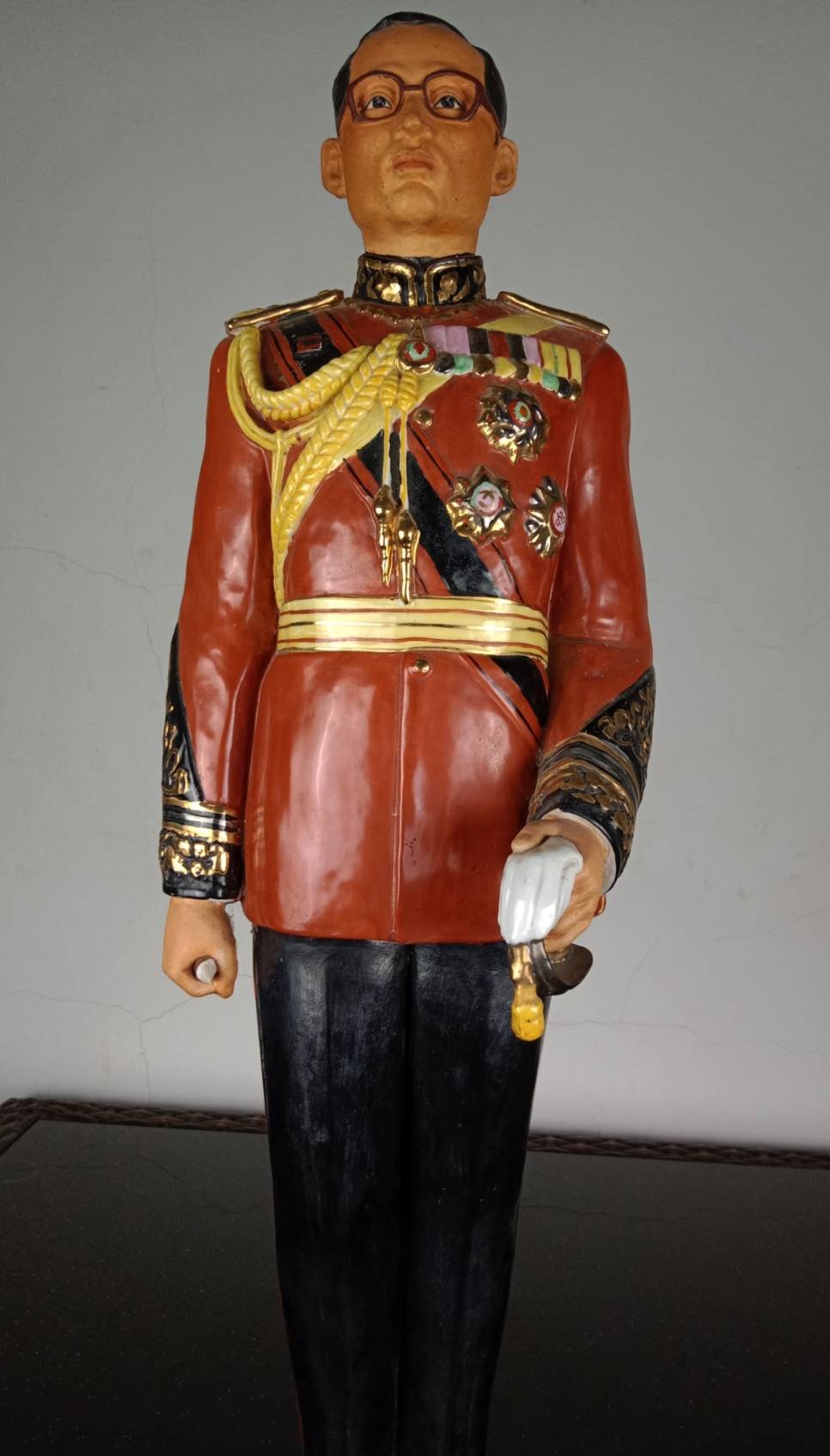 260.พระบรมรูปหล่อในหลวงรัชกาลที่9 พระบาทสมเด็จพระปรมินทรมหาภูมิพลอดุลยเดช ทรงยืนฉลองพระองค์ชุดทหารมหาดเล็ก(องค์ใหญ่)