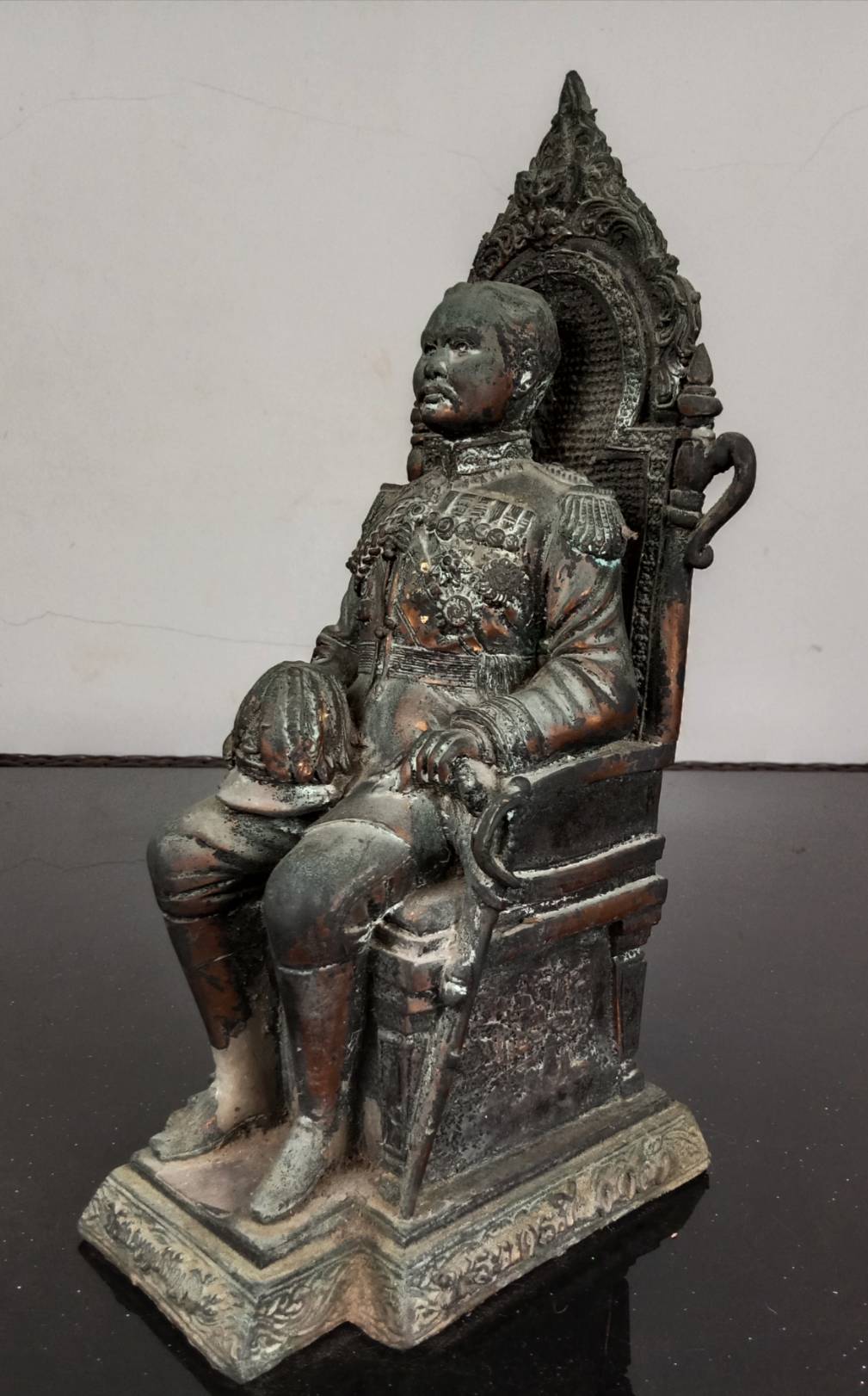 580.พระบรมรูปหล่อในหลวงรัชกาลที่ 5 พระบาทสมเด็จพระปรมินทรมหาจุฬาลงกรณ์ พระจุลจอมเกล้าเจ้าอยู่หัว ทรงประทับนั่งบัลลังก์