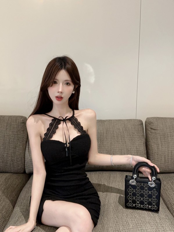 เดรสรัดรูป สายเดี่ยว พร้อมส่งในไทย CN2831