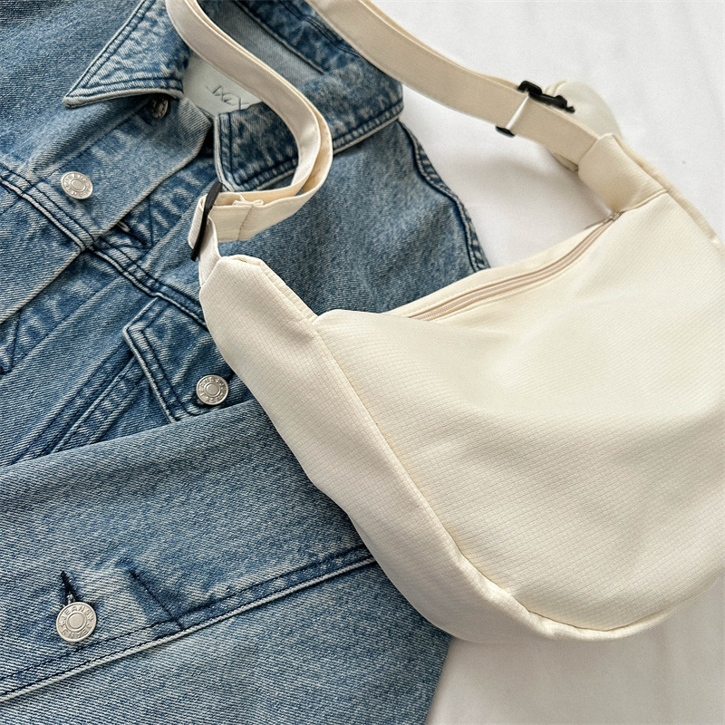 กระเป๋าผ้า สะพายข้าง สไตล์เกาหลี แถมพวงกุญแจ Bag1029