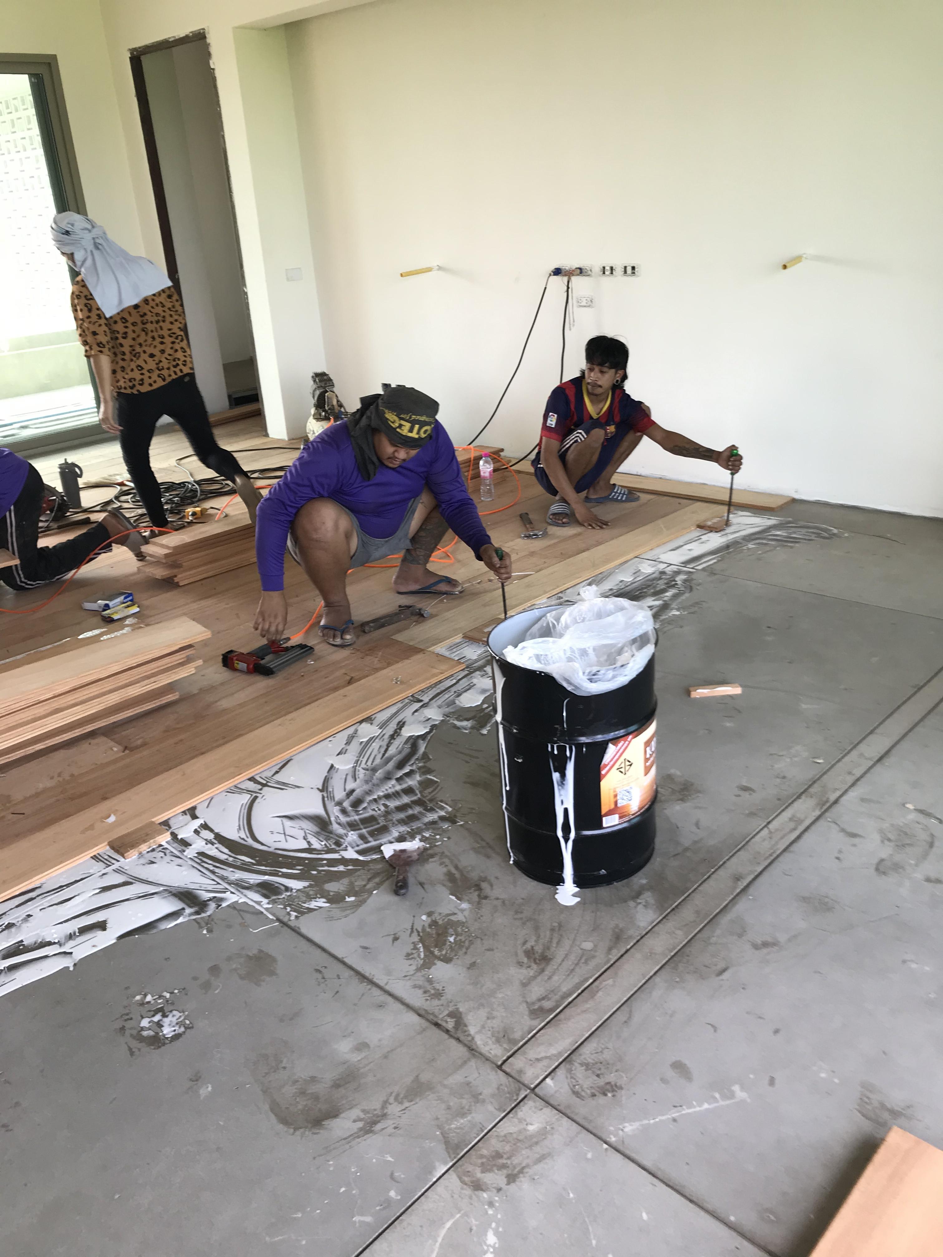 ช่างซ่อมพื้นไม้ปาร์เก้