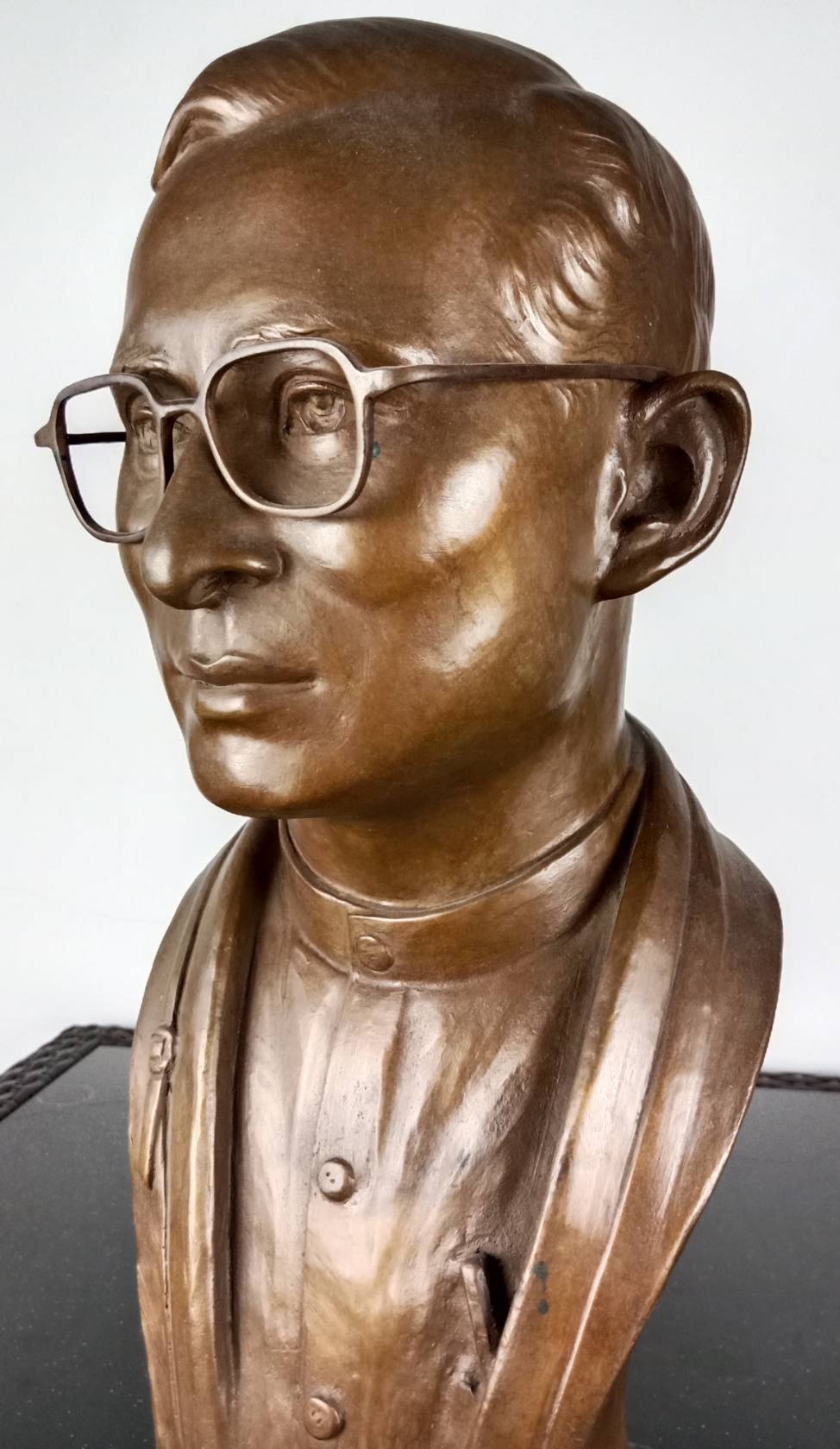 43.พระบรมรูปหล่อครึ่งพระองค์ในหลวงรัชกาลที่9 พระบาทสมเด็จพระปรมินทรมหาภูมิพลอดุลยเดช