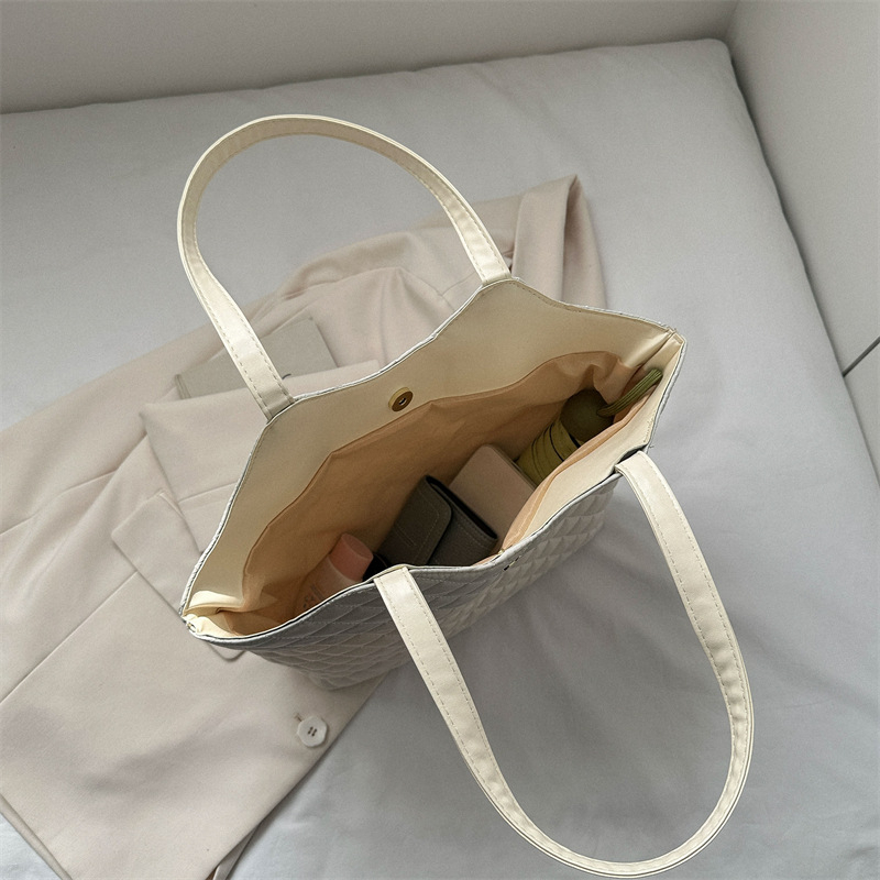 กระเป๋าใบใหญ่ กว้าง 15 นิ้ว กระเป๋าสะพายข้าง รหัส Bag003