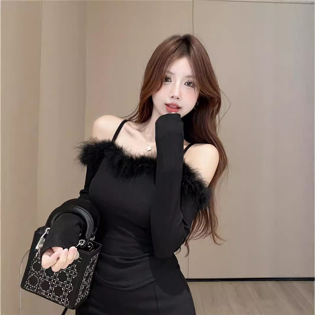 (เฉพาะเสื้อ) เสื้อครอป สายเดี่ยว แขนยาว สีดำ CN2412