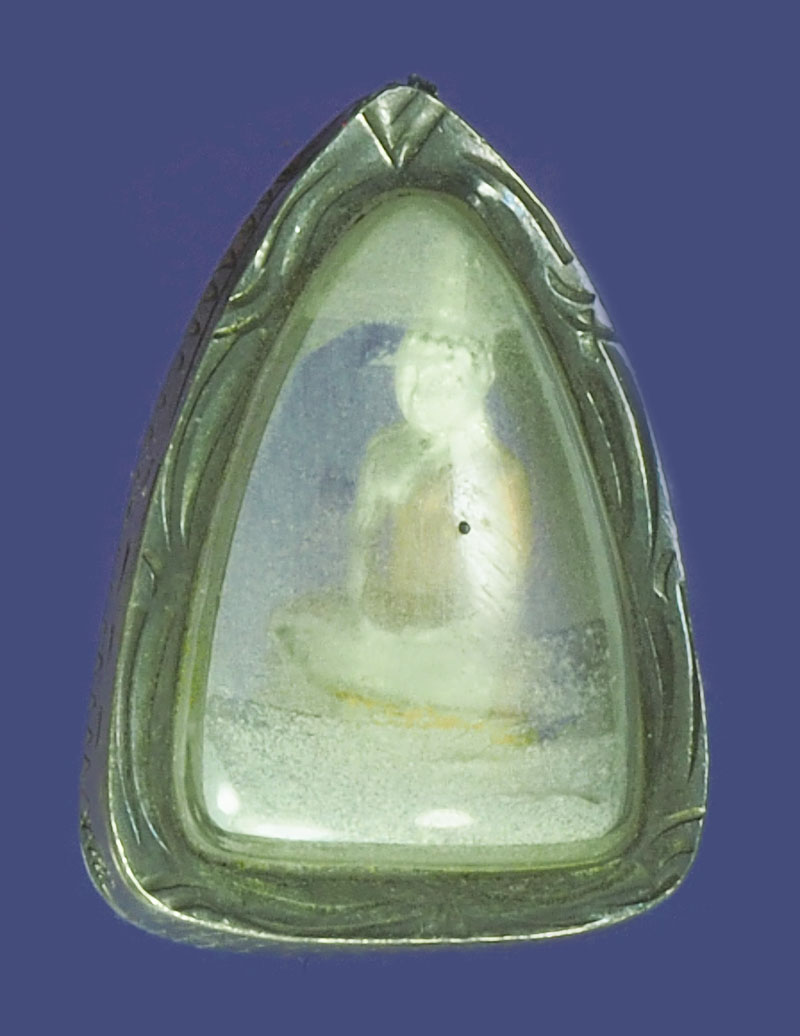 A5470 พระพุทธโสธร เลี่ยมพลาสติกจับขอบเงินเก่า ไม่ทราบที่และปีสร้าง 3