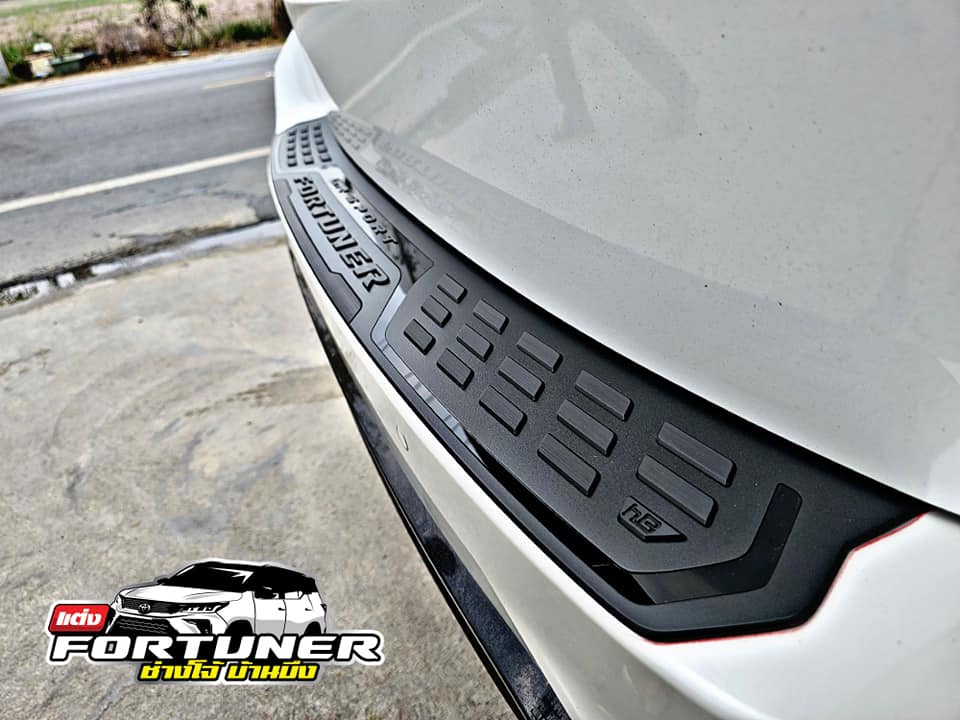 กันรอยท้ายGRsport Legender กันรอยท้าย ฟอร์จูนเนอร์ GRsport สำหรับ NewFortuner Legender Mc