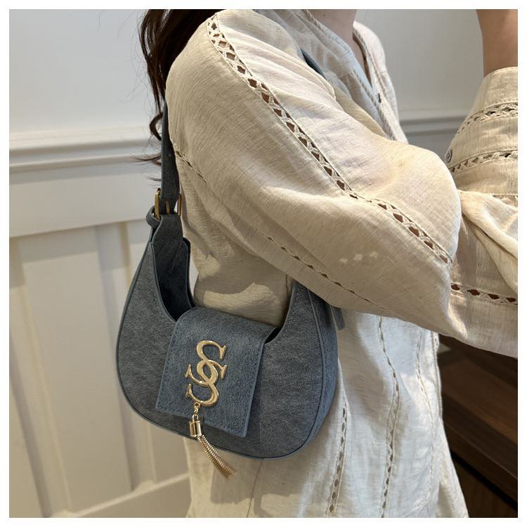 กระเป๋าสะพายไหล่ อะไหล่ทอง รหัส Bag005