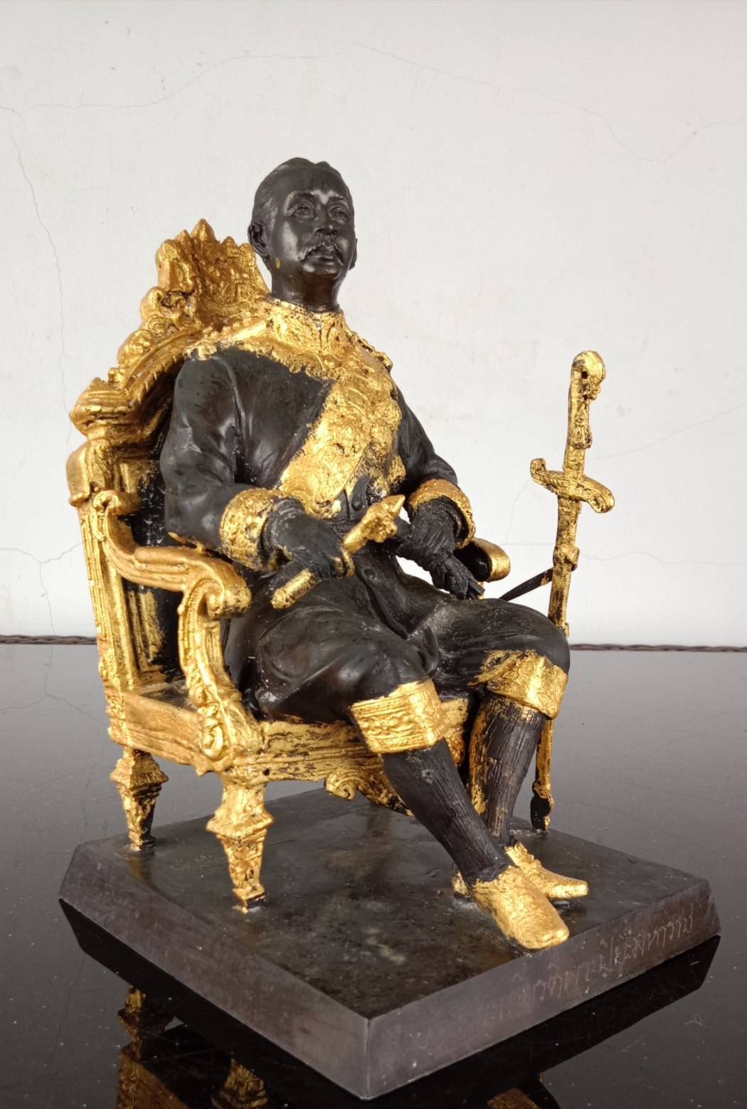 408.พระบรมรูปหล่อในหลวงรัชกาลที่5 พระบาทสมเด็จพระปรมินทรมหาจุฬาลงกรณ์ พระจุลจอมเกล้าเจ้าอยู่หัว ทรงประทับนั่งบัลลังก์