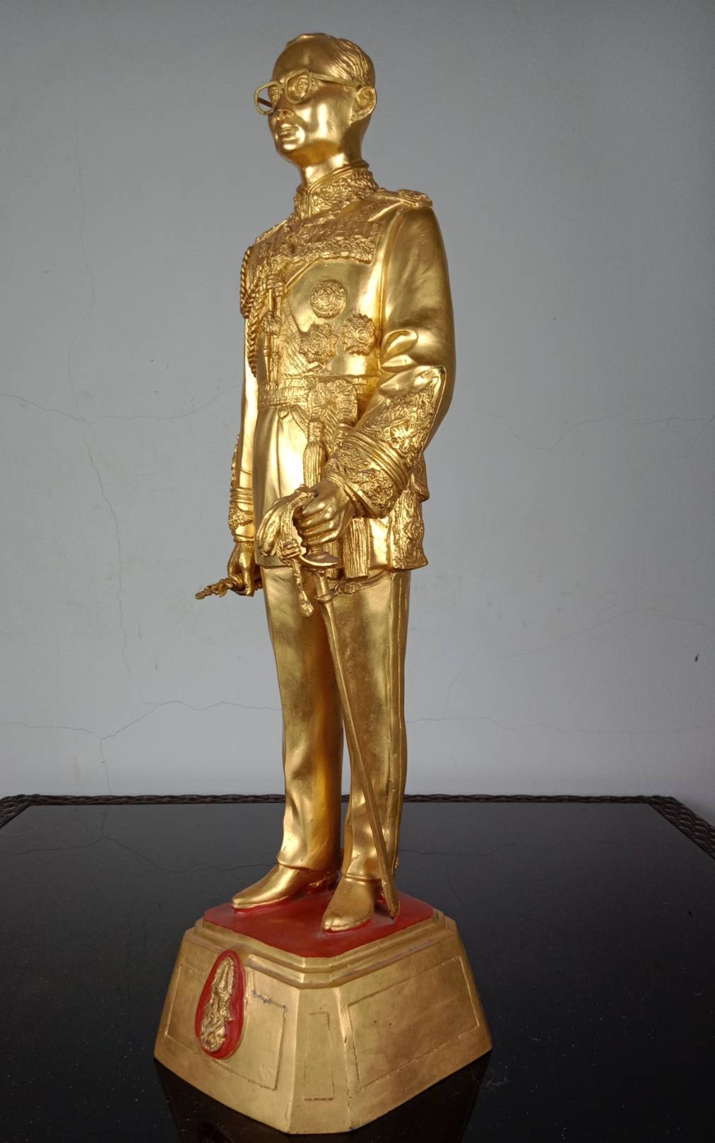 9.พระบรมรูปหล่อโลหะในหลวงรัชกาลที่9 พระบาทสมเด็จพระปรมินทรมหาภูมิพลอดุลยเดช(ทอง)