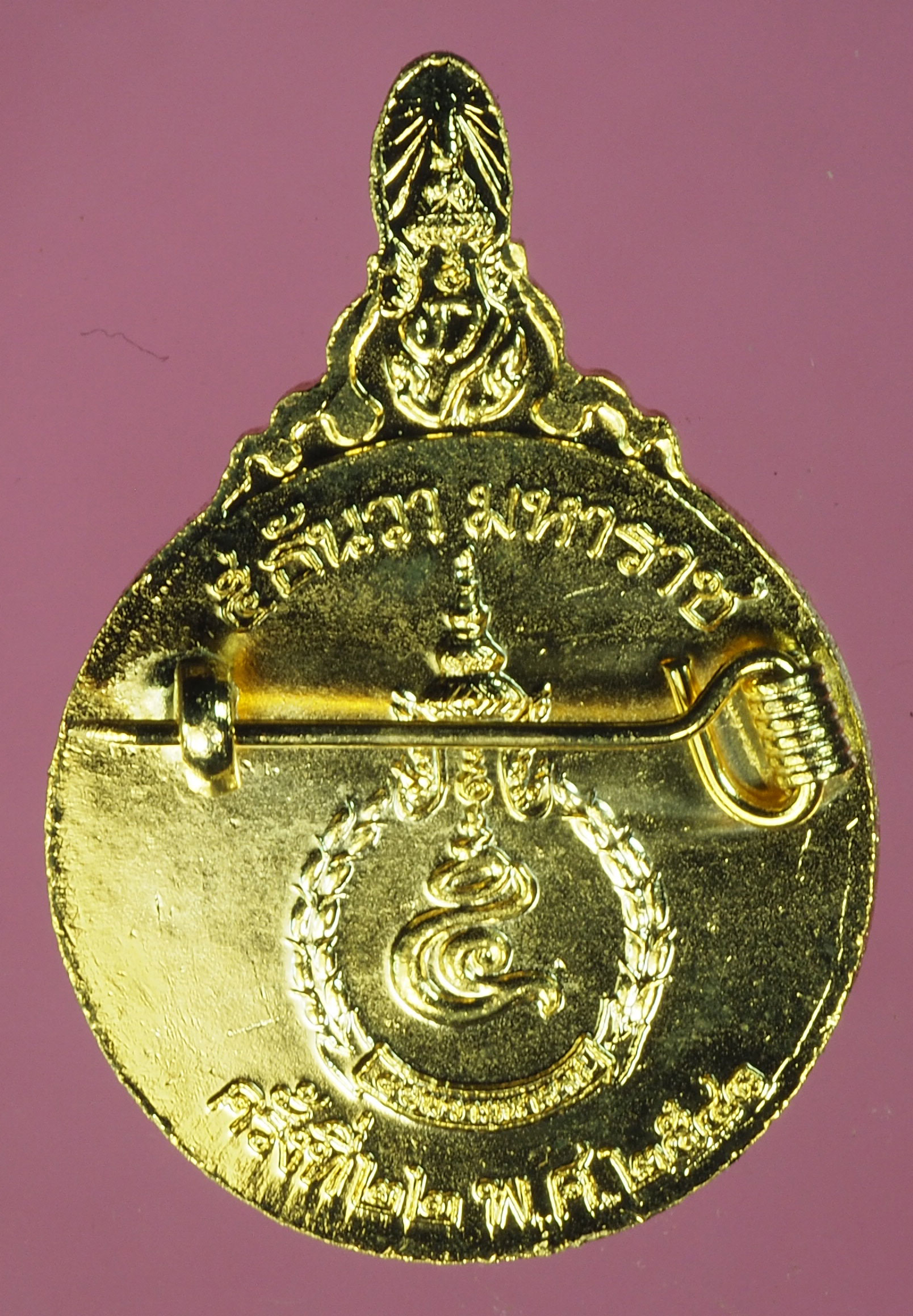 A726 เข็มกลัดในหลวงรัชกาลที่ 9 วันที่ 5 ธันวามหาราช กระหลั่ยทอง 5