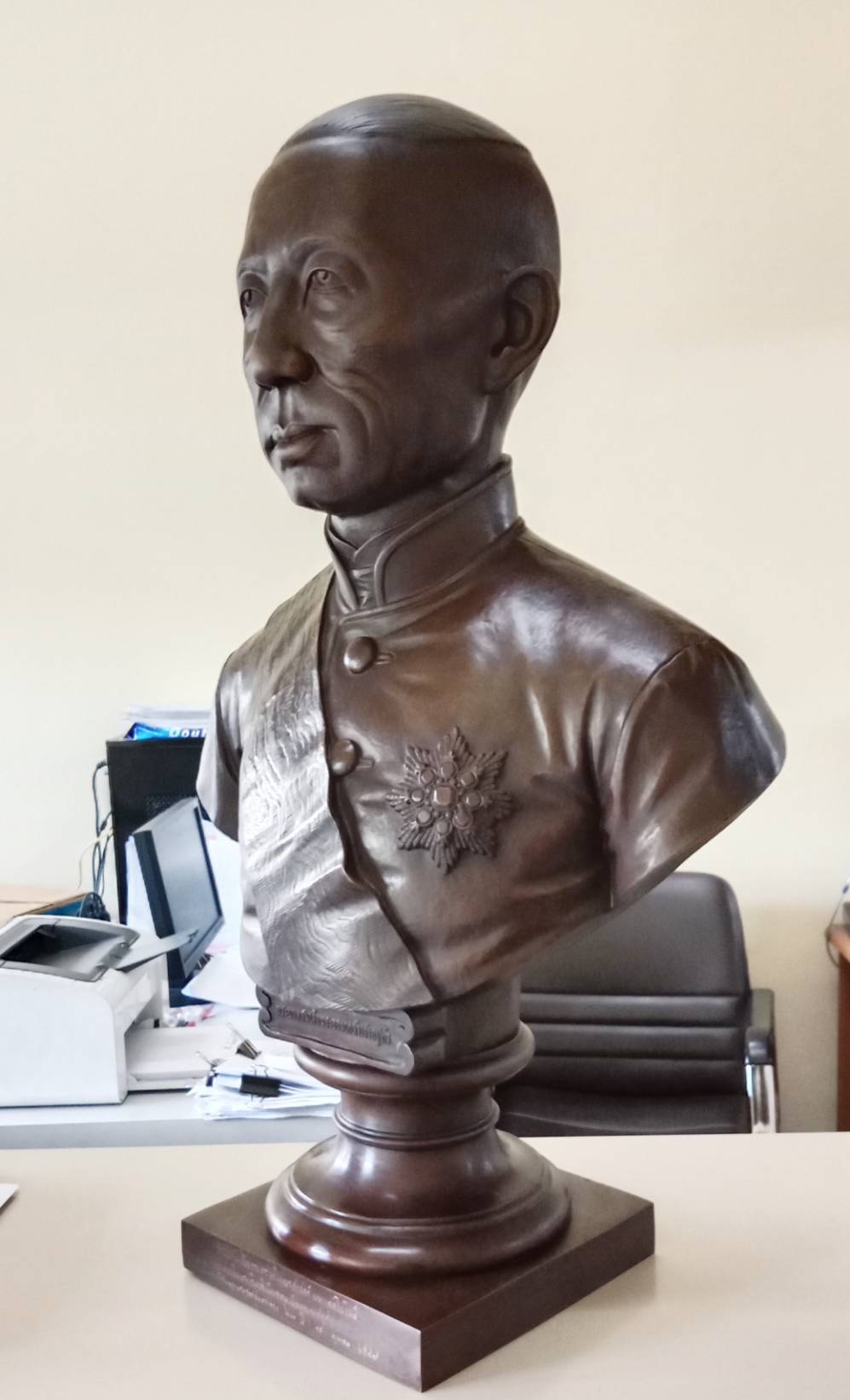 440.พระบรมรูปครึ่งพระองค์ รัชกาลที่4 พระบาทสมเด็จพระจอมเกล้าเจ้าอยู่หัว(องค์ใหญ่)