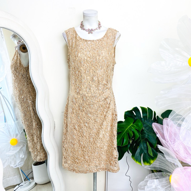 ไซด์ L-XL แบรนด์ connected แท้ 100%🌸เดรส ขยุ้มข้าง งานเกล็ดวิบวับ พรีเมี่ยม สีครีม เดรสลูกไม้ เดรสออกงาน ชุดปาร์ตี้
