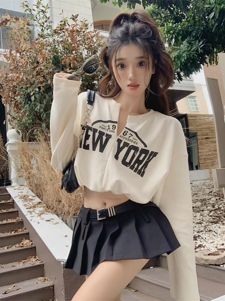 เสื้อครอปแขนยาว พร้อมสายเดี่ยวด้านใน CN3057 พร้อมส่ง ในไทย