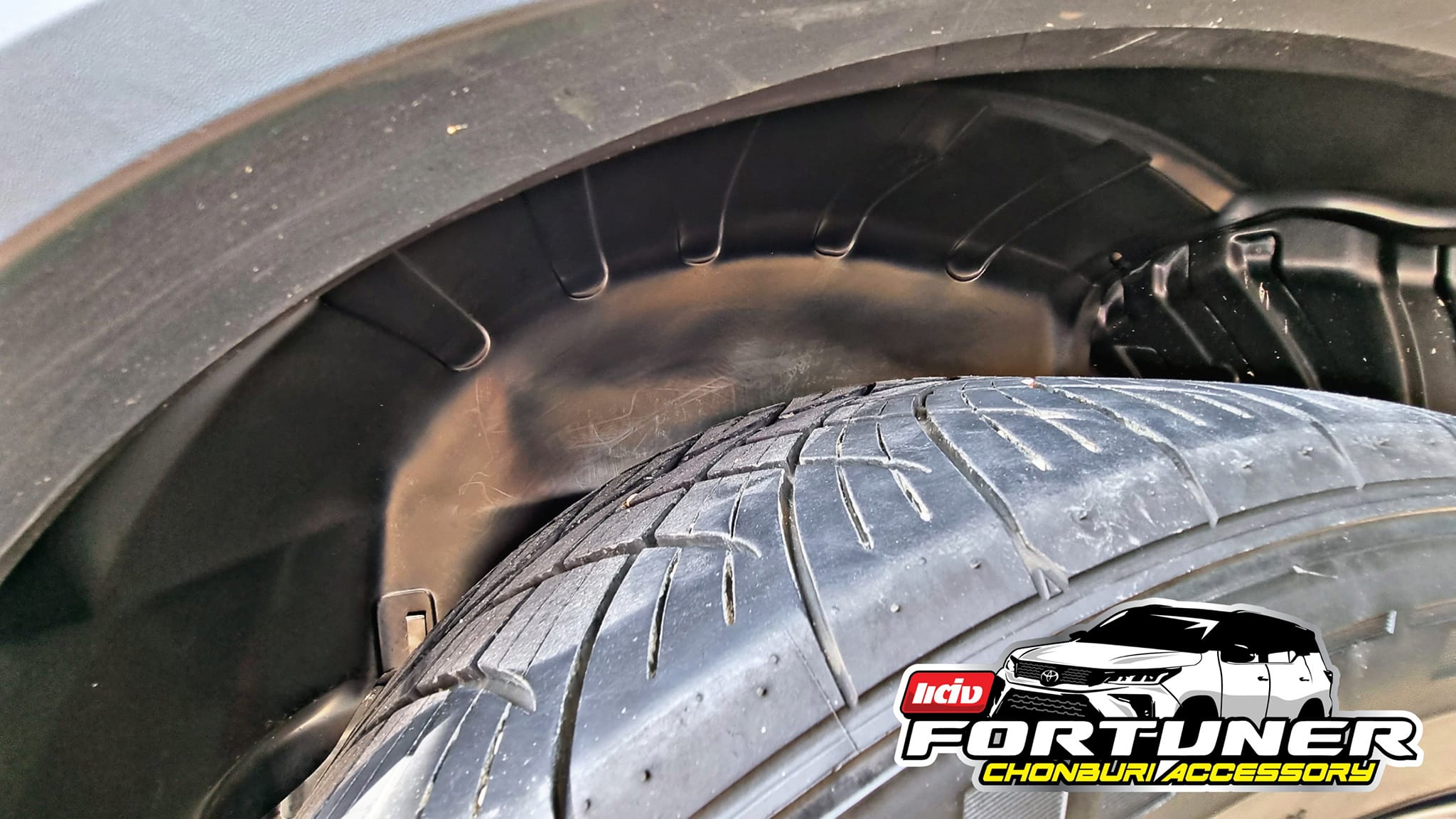 กันโคลนซุ้มล้อ แท้ศูนย์ โตโยต้า ฟอร์จูนเนอร์