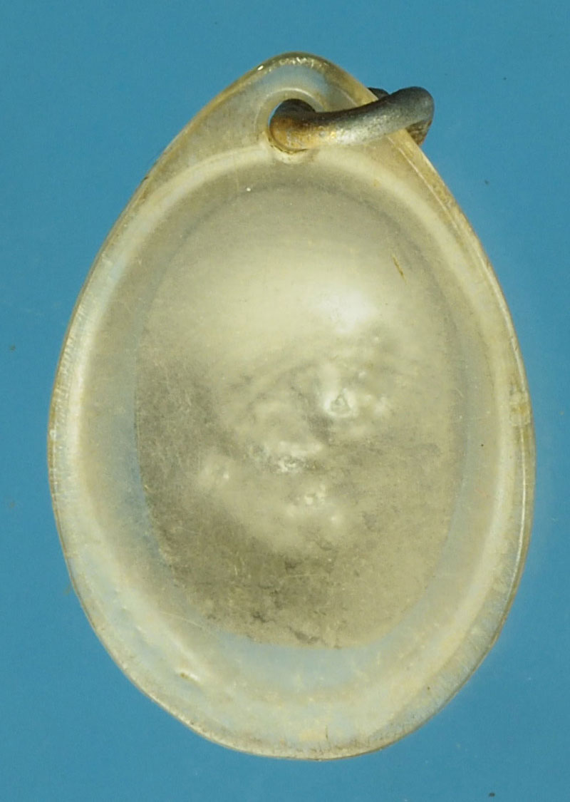 A476 พระเม็ดบัวเลี่ยมพลาสติกเก่าไม่ทราบที่ 3